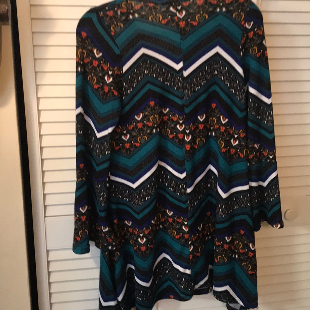 Win Win Tunic / NWT - Picture 4 of 8